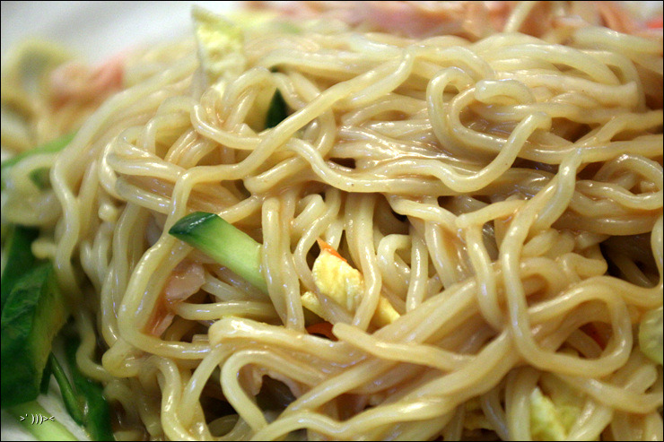 [낚시꾼] 평범한 어느날의 김치찌게, 중화냉면, 샐러드 - >)))>< - 기타음식 갤러리