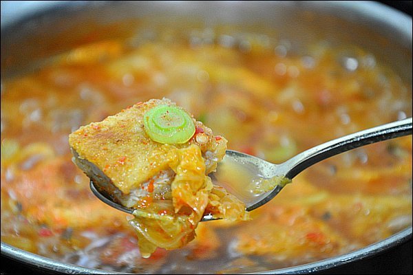 얼큰한 퓨전요리! 돈가스 김치찌개