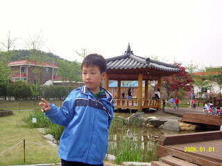 136DC10D4BE77C4468D284