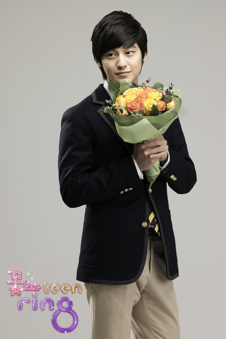 تقرير عن الممثل الوسيم kim Bum 14544B1149B11ADFD5AE02