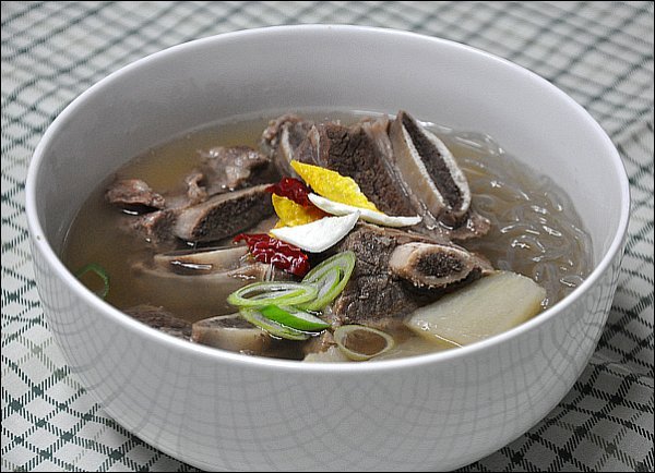 몸을 따뜻하게 해 주는 갈비탕