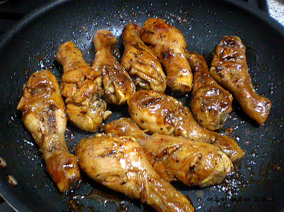 전문점보다 맛있는 간장소스치킨 드세요^^