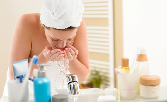 건조한 겨울…얼굴 피부 지키는 세안법 