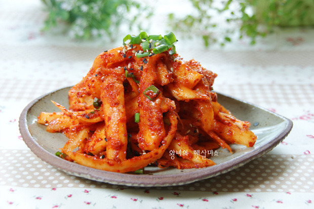 잘 먹으면 인삼보다 더 좋은 아작아작 맛있는 더덕 생채