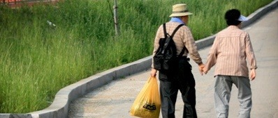 82·76·72세 할머니 3총사 “석사모 썼다고 전해라∼”