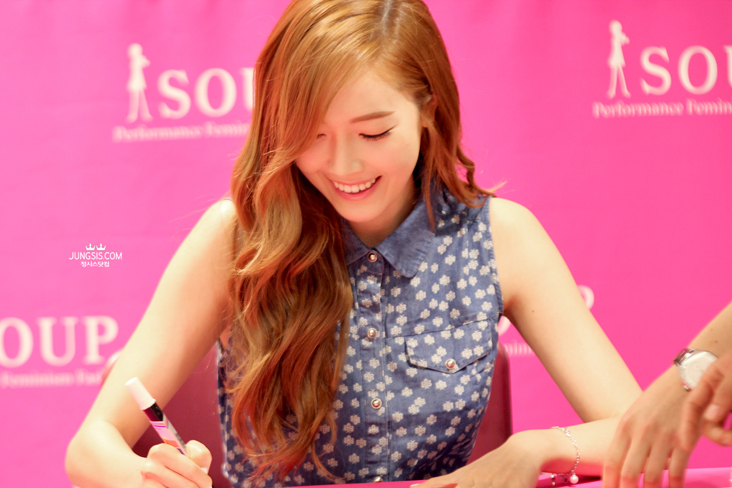 [PIC][04-04-2014]Jessica tham dự buổi fansign cho thương hiệu "SOUP" vào trưa nay - Page 3 2328244153A4491A0E9988