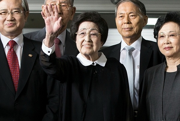 “여성 인권·민주화 위해 한길 걸었다고 기억해주길” / 한겨레