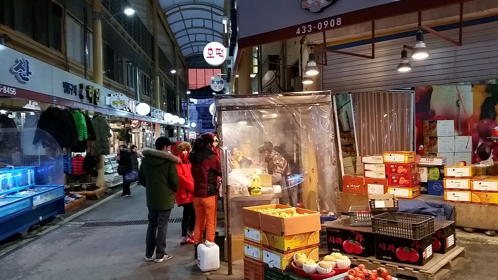 오랫만에 고국 재래시장에서 혼자 놀기