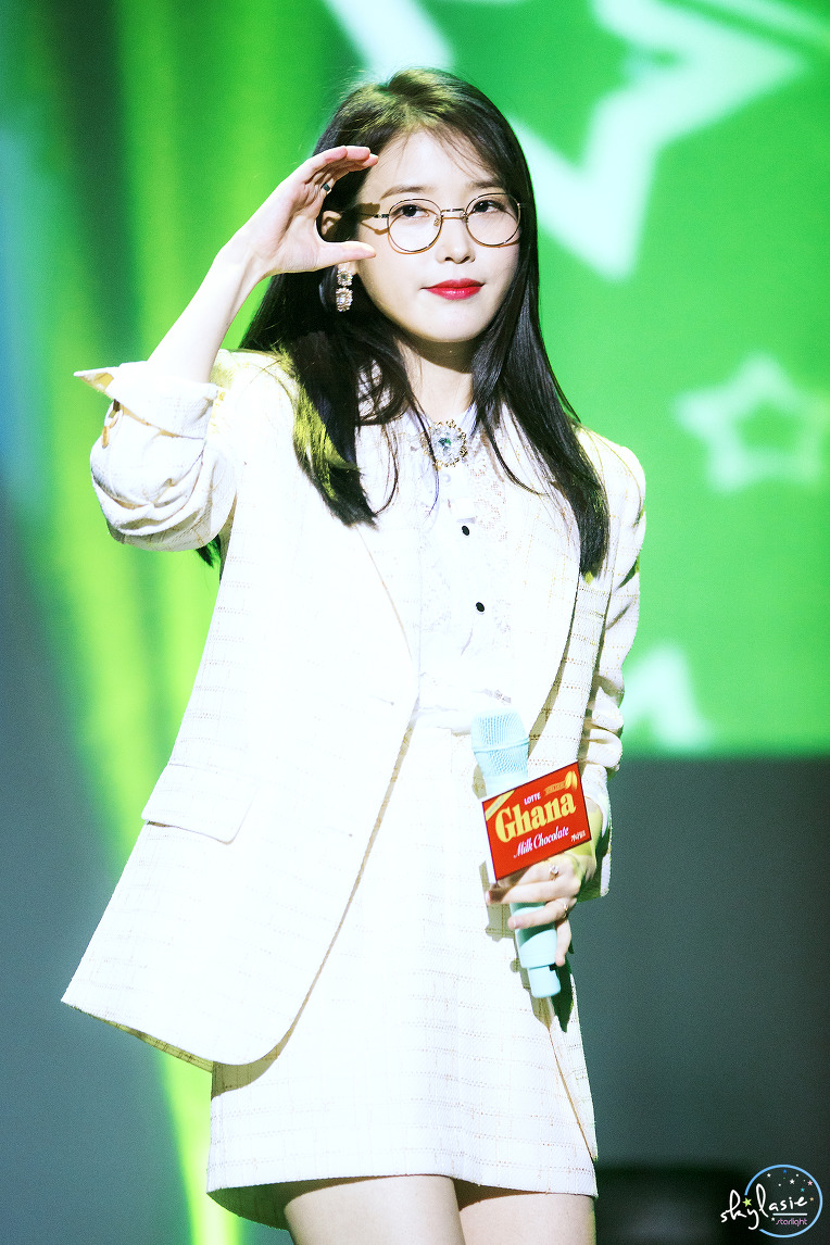 아이유 - 190302 가나 팬미팅