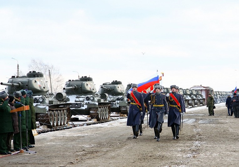 모스크바 지역에 도착한 라오스 30 T-34/85 에 대한 러시아군의 영접  Russian Army welcome 30 T-34/85 Tanks arrived in Moscow Region from Laos